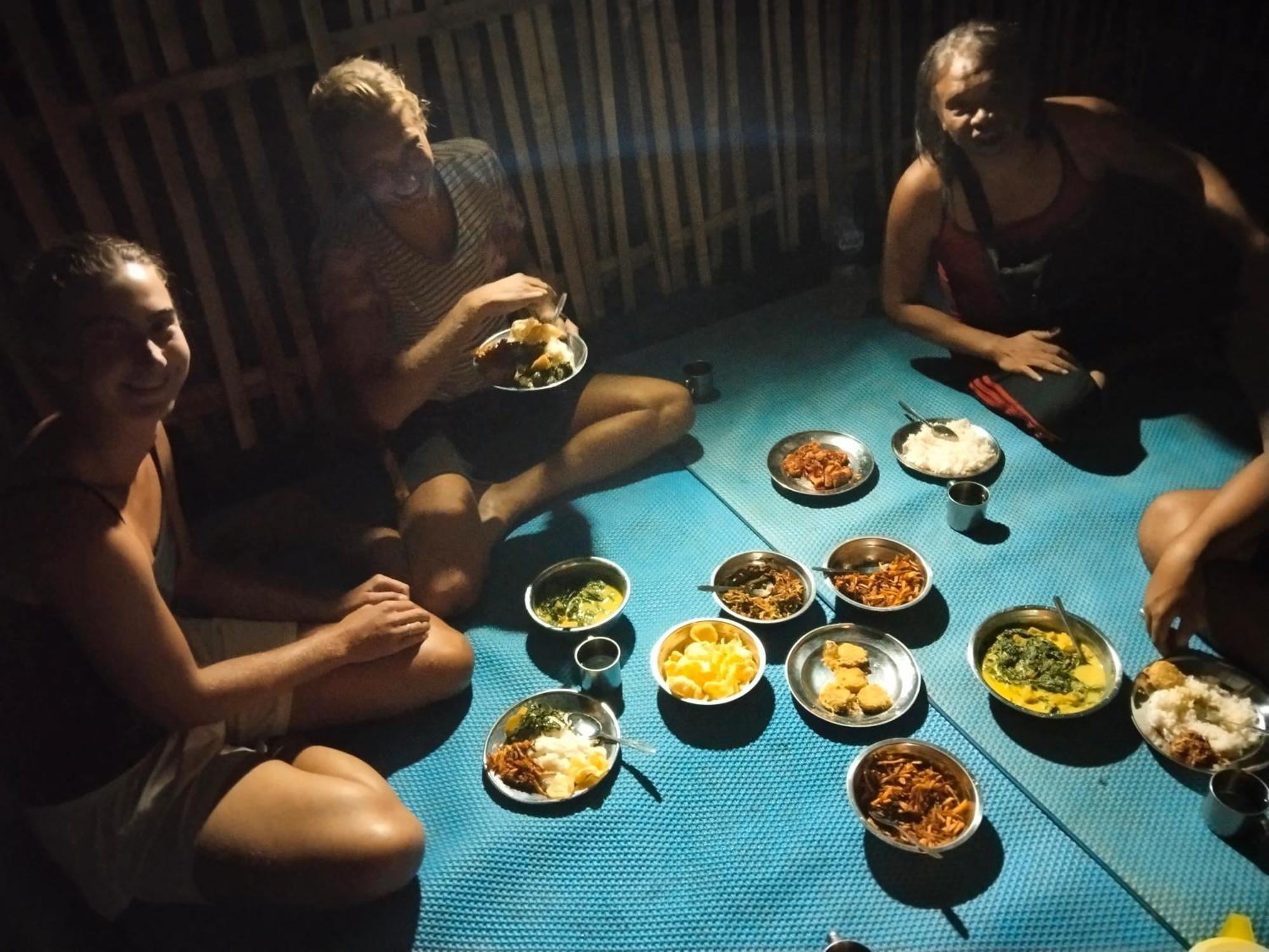 Jhony'S Backpacker-Guest House Only Stay Here Book Treking With Us Букит-Лаванг Экстерьер фото