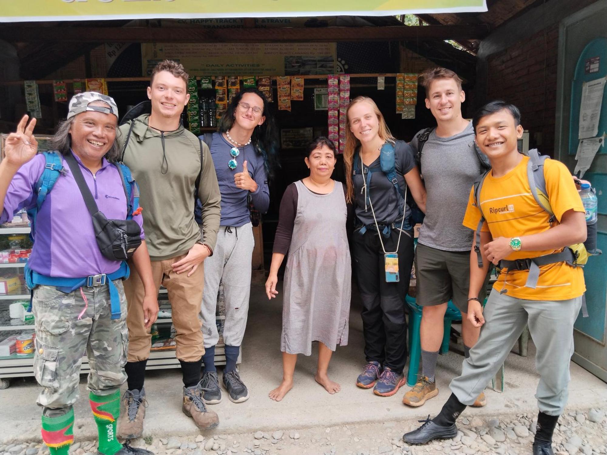 Jhony'S Backpacker-Guest House Only Stay Here Book Treking With Us Букит-Лаванг Экстерьер фото