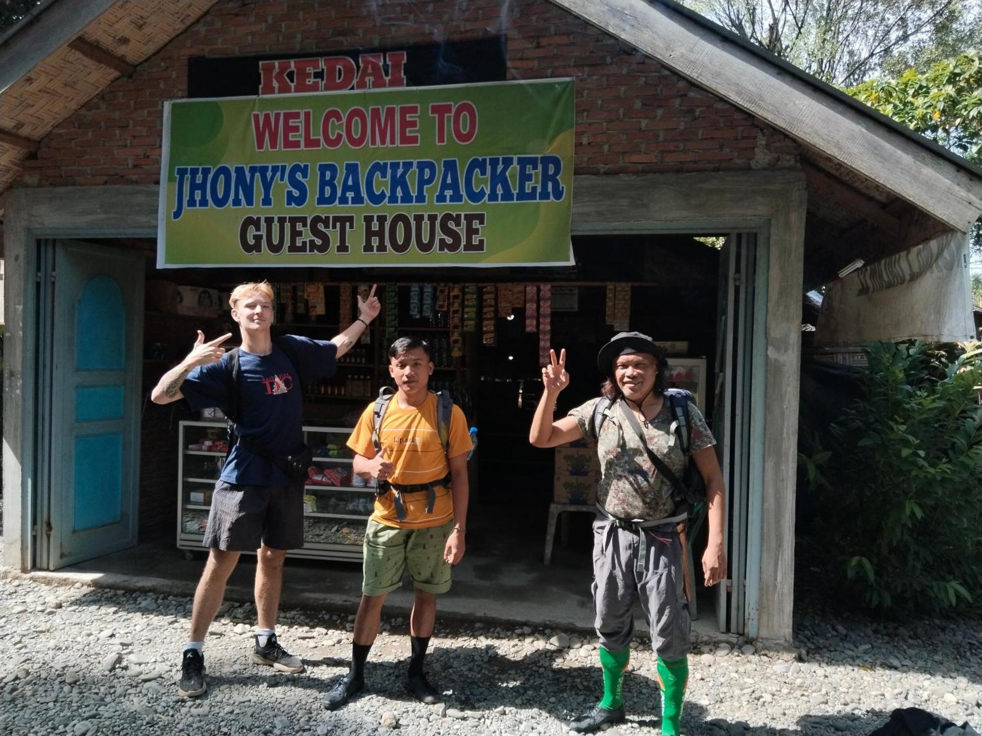 Jhony'S Backpacker-Guest House Only Stay Here Book Treking With Us Букит-Лаванг Экстерьер фото