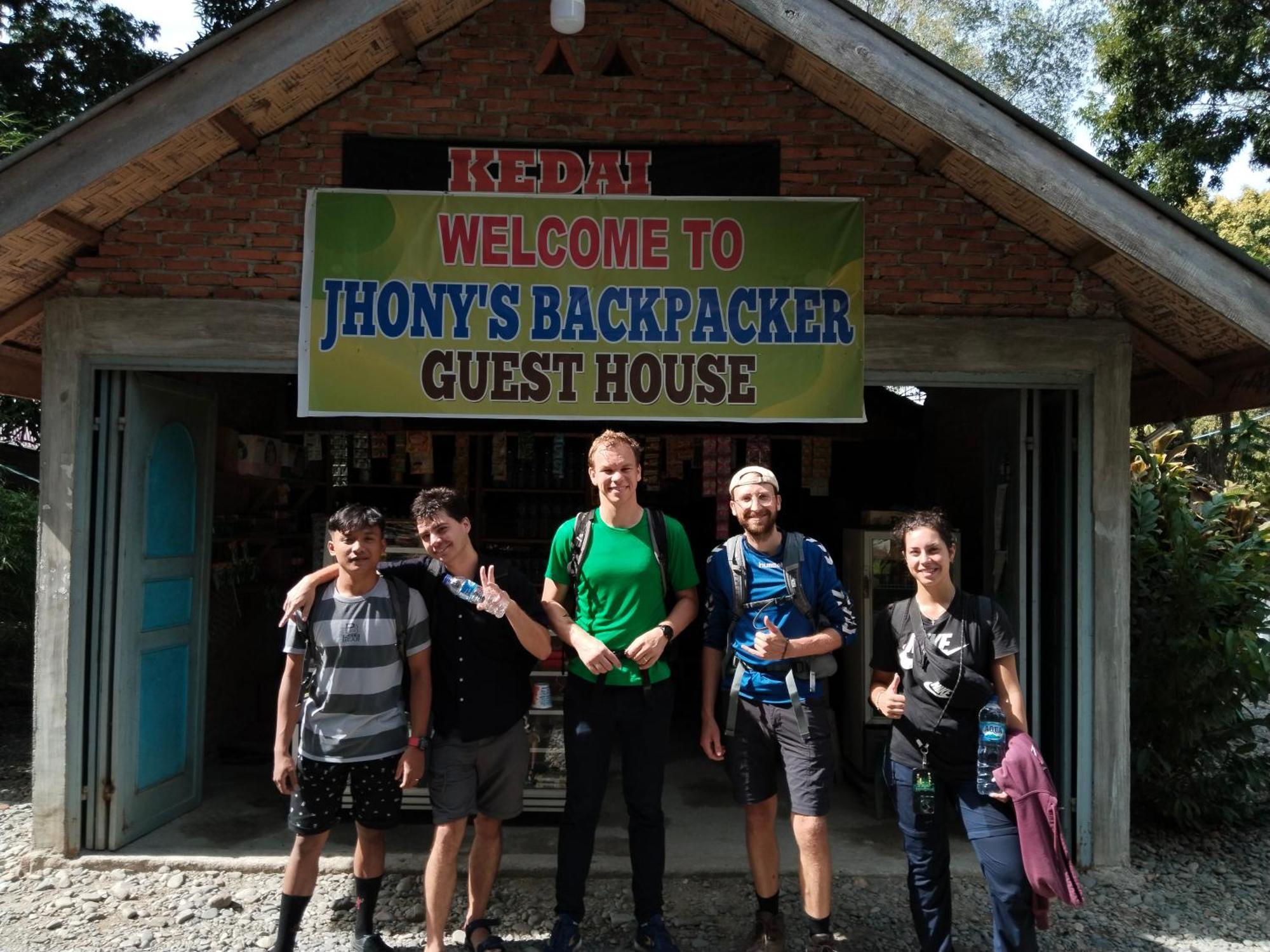 Jhony'S Backpacker-Guest House Only Stay Here Book Treking With Us Букит-Лаванг Экстерьер фото