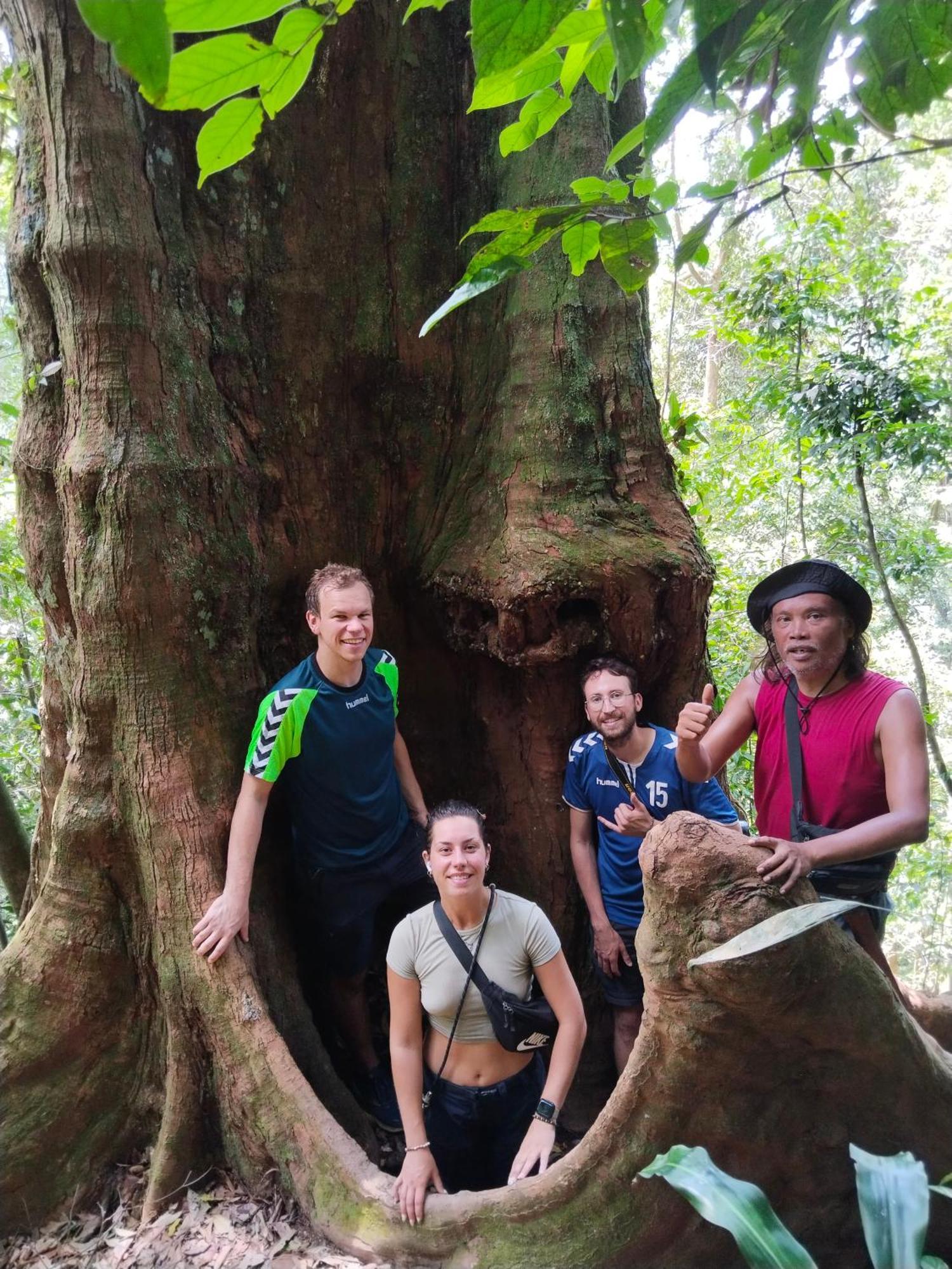 Jhony'S Backpacker-Guest House Only Stay Here Book Treking With Us Букит-Лаванг Экстерьер фото
