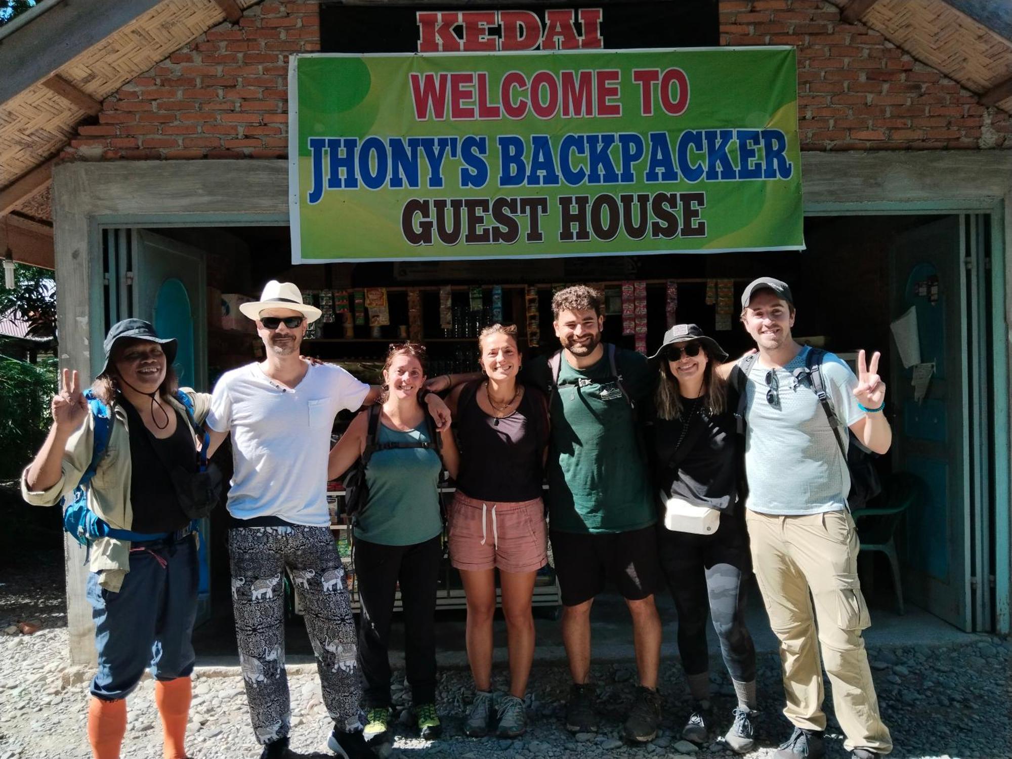 Jhony'S Backpacker-Guest House Only Stay Here Book Treking With Us Букит-Лаванг Экстерьер фото