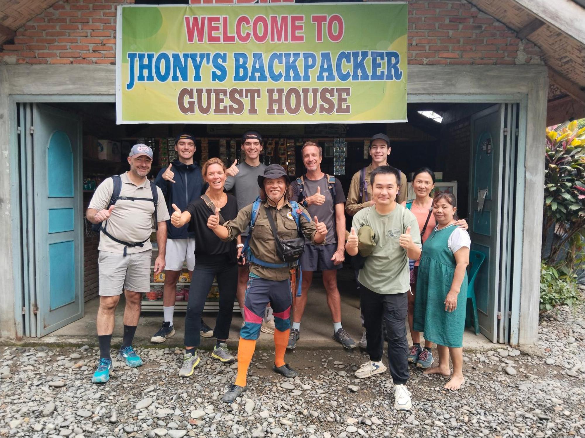 Jhony'S Backpacker-Guest House Only Stay Here Book Treking With Us Букит-Лаванг Экстерьер фото
