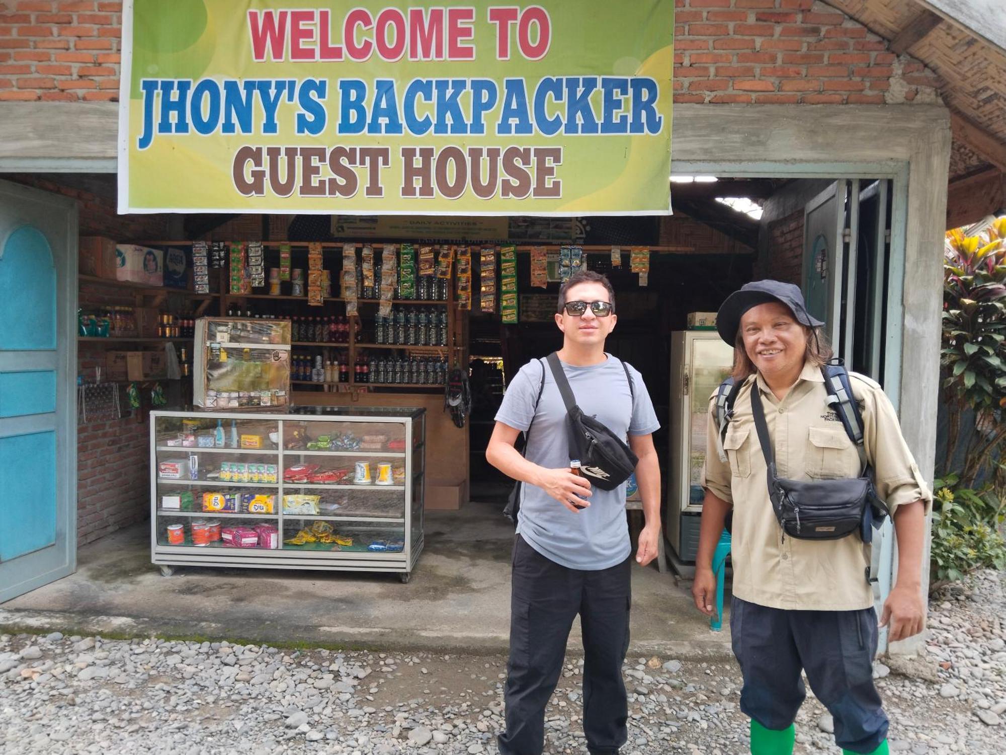Jhony'S Backpacker-Guest House Only Stay Here Book Treking With Us Букит-Лаванг Экстерьер фото