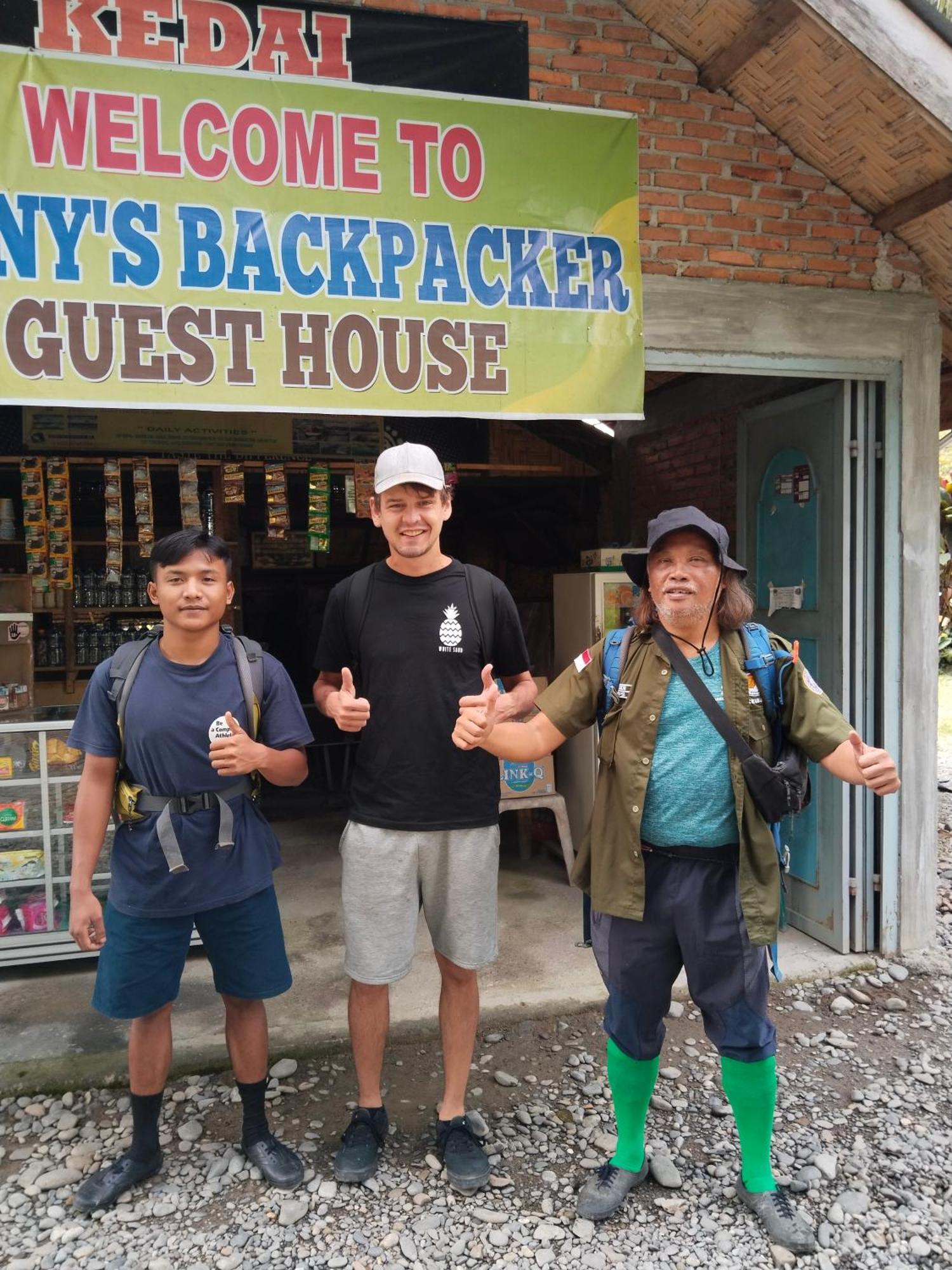 Jhony'S Backpacker-Guest House Only Stay Here Book Treking With Us Букит-Лаванг Экстерьер фото
