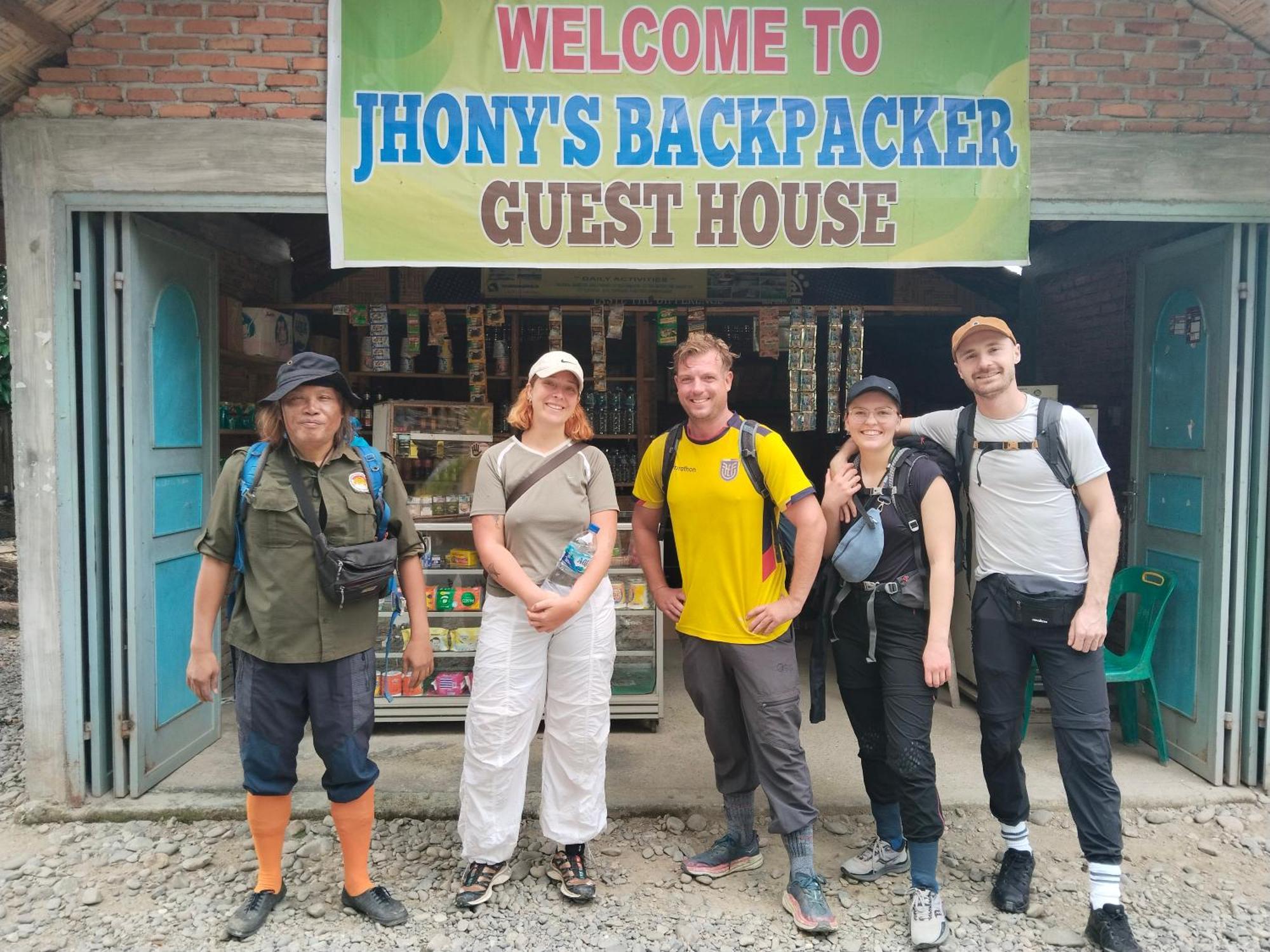 Jhony'S Backpacker-Guest House Only Stay Here Book Treking With Us Букит-Лаванг Экстерьер фото
