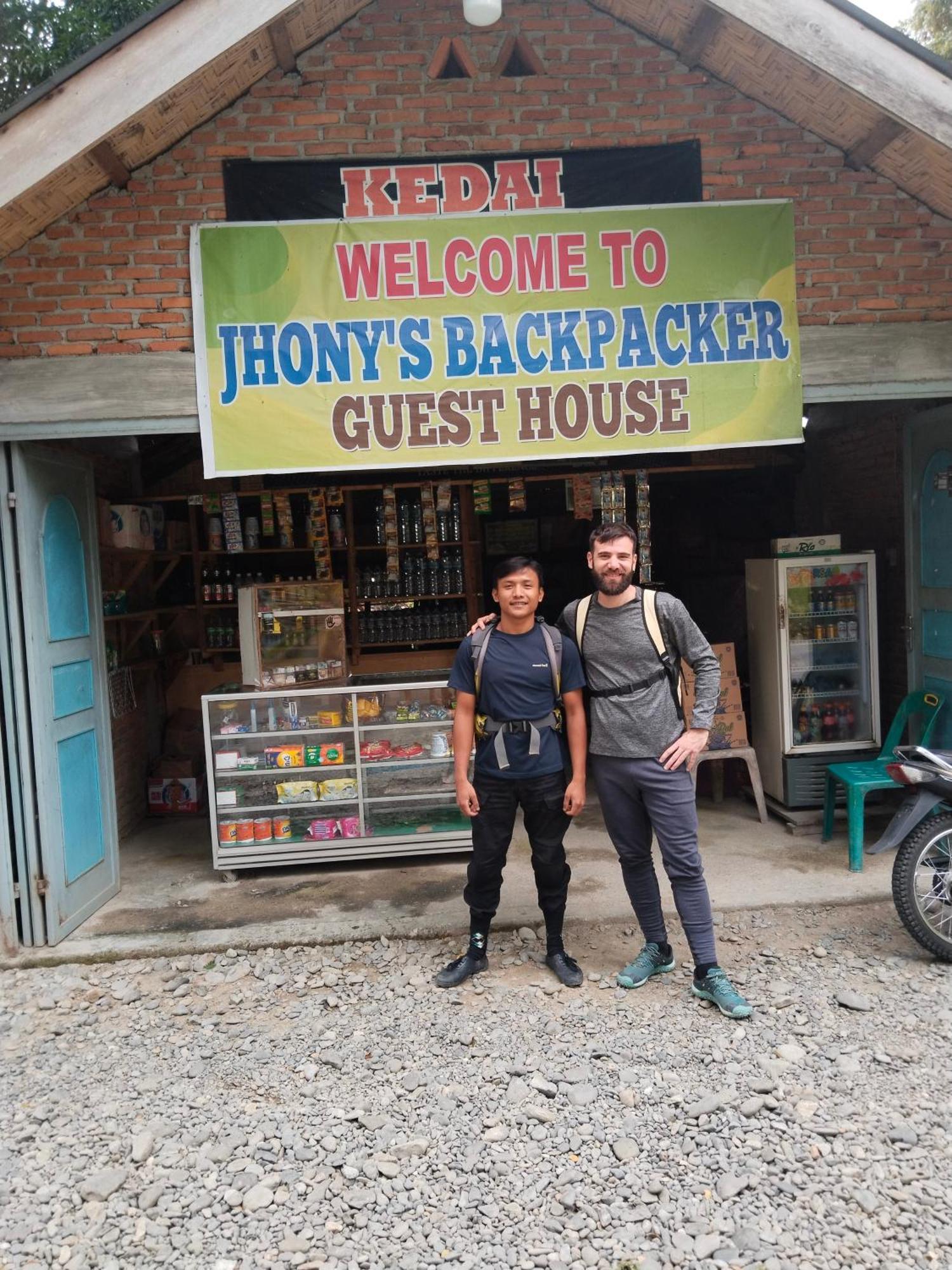 Jhony'S Backpacker-Guest House Only Stay Here Book Treking With Us Букит-Лаванг Экстерьер фото