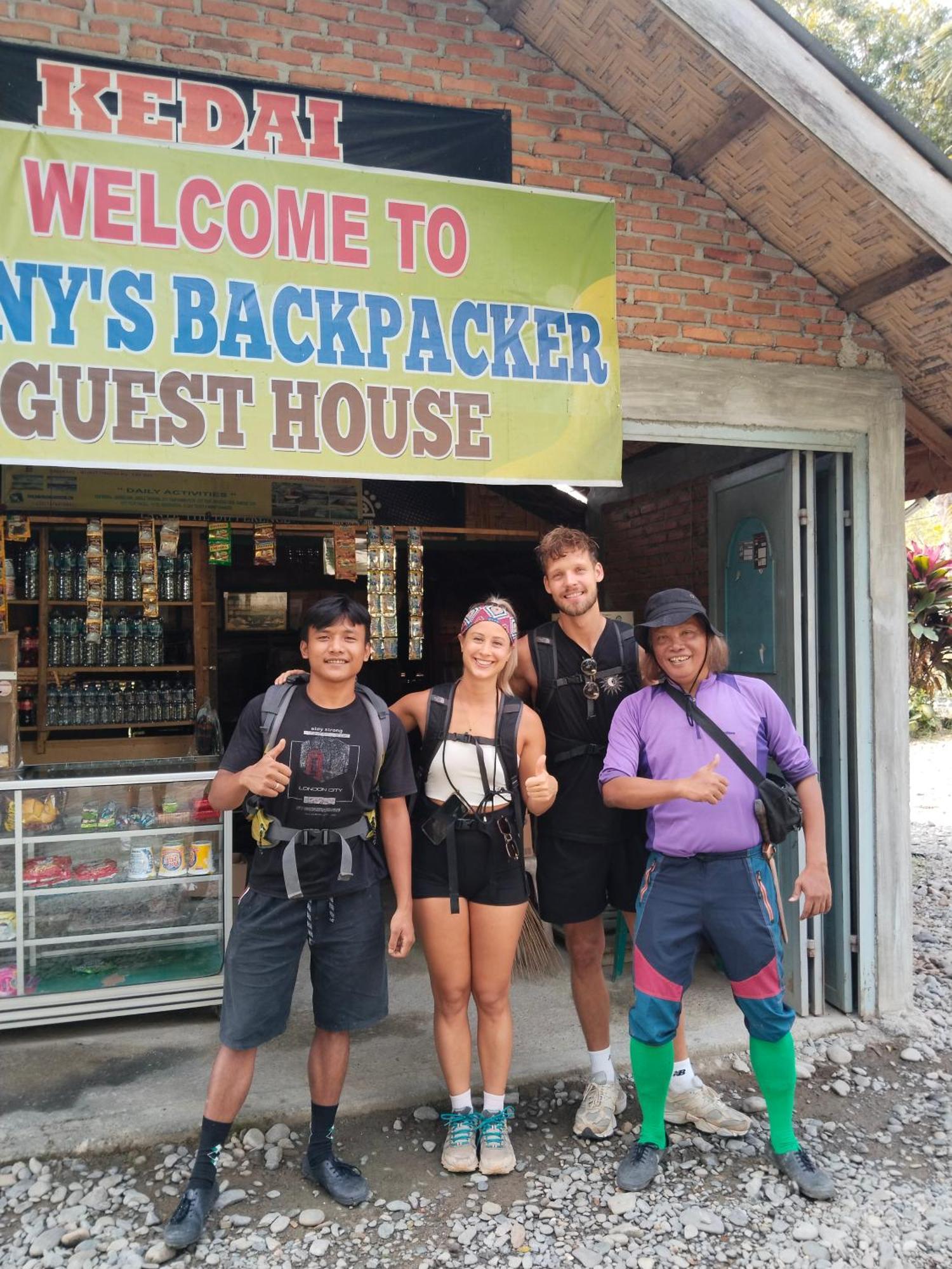 Jhony'S Backpacker-Guest House Only Stay Here Book Treking With Us Букит-Лаванг Экстерьер фото