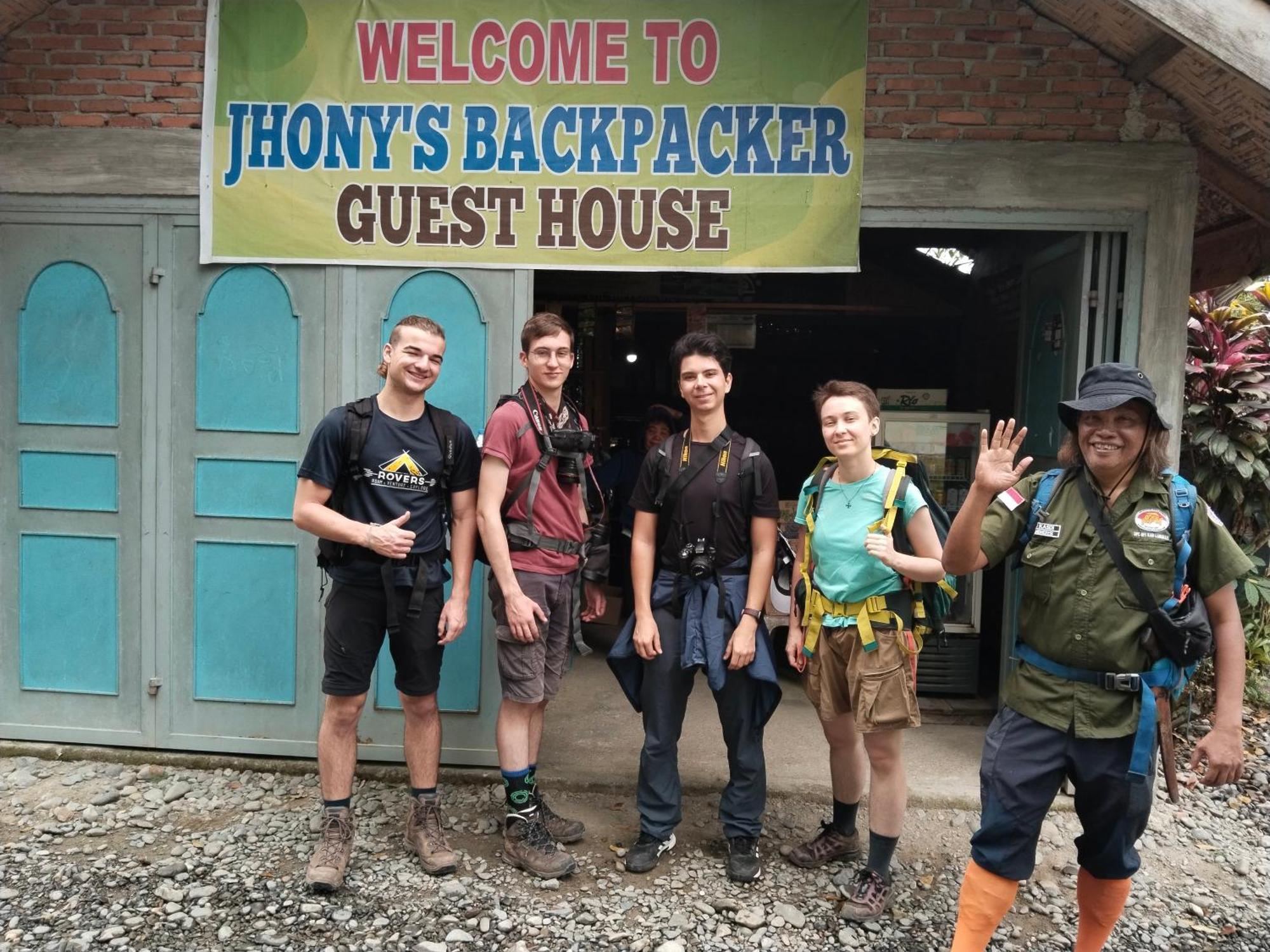 Jhony'S Backpacker-Guest House Only Stay Here Book Treking With Us Букит-Лаванг Экстерьер фото