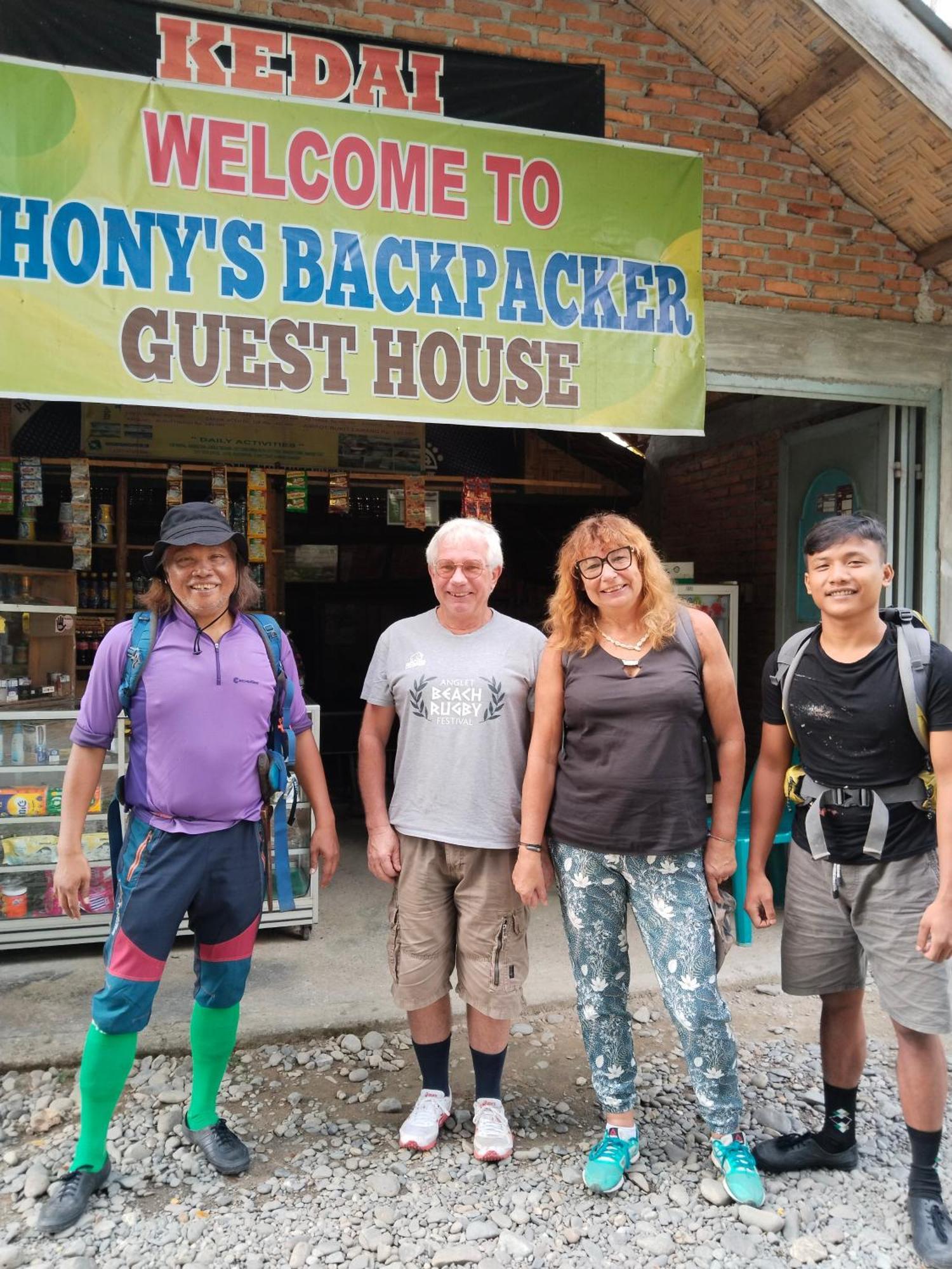 Jhony'S Backpacker-Guest House Only Stay Here Book Treking With Us Букит-Лаванг Экстерьер фото