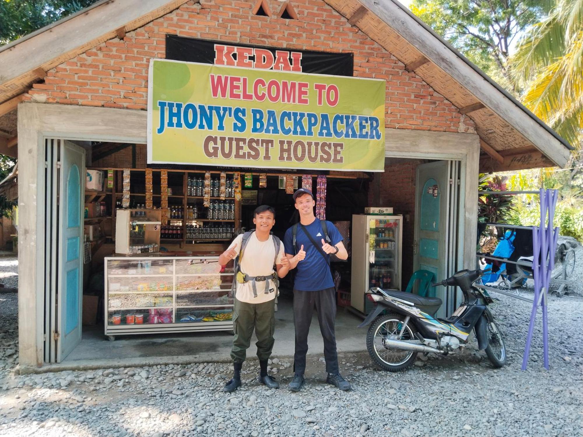 Jhony'S Backpacker-Guest House Only Stay Here Book Treking With Us Букит-Лаванг Экстерьер фото
