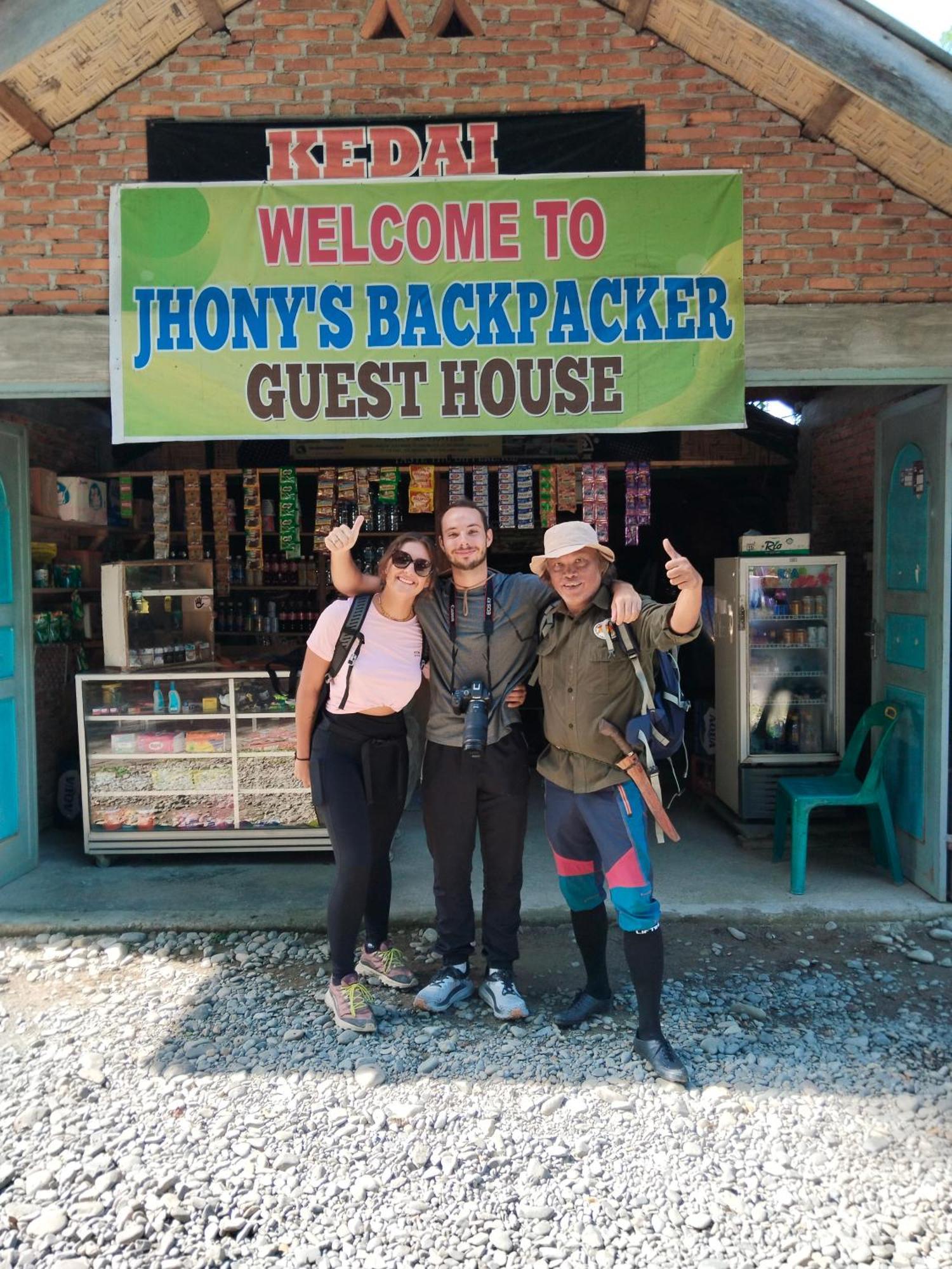 Jhony'S Backpacker-Guest House Only Stay Here Book Treking With Us Букит-Лаванг Экстерьер фото
