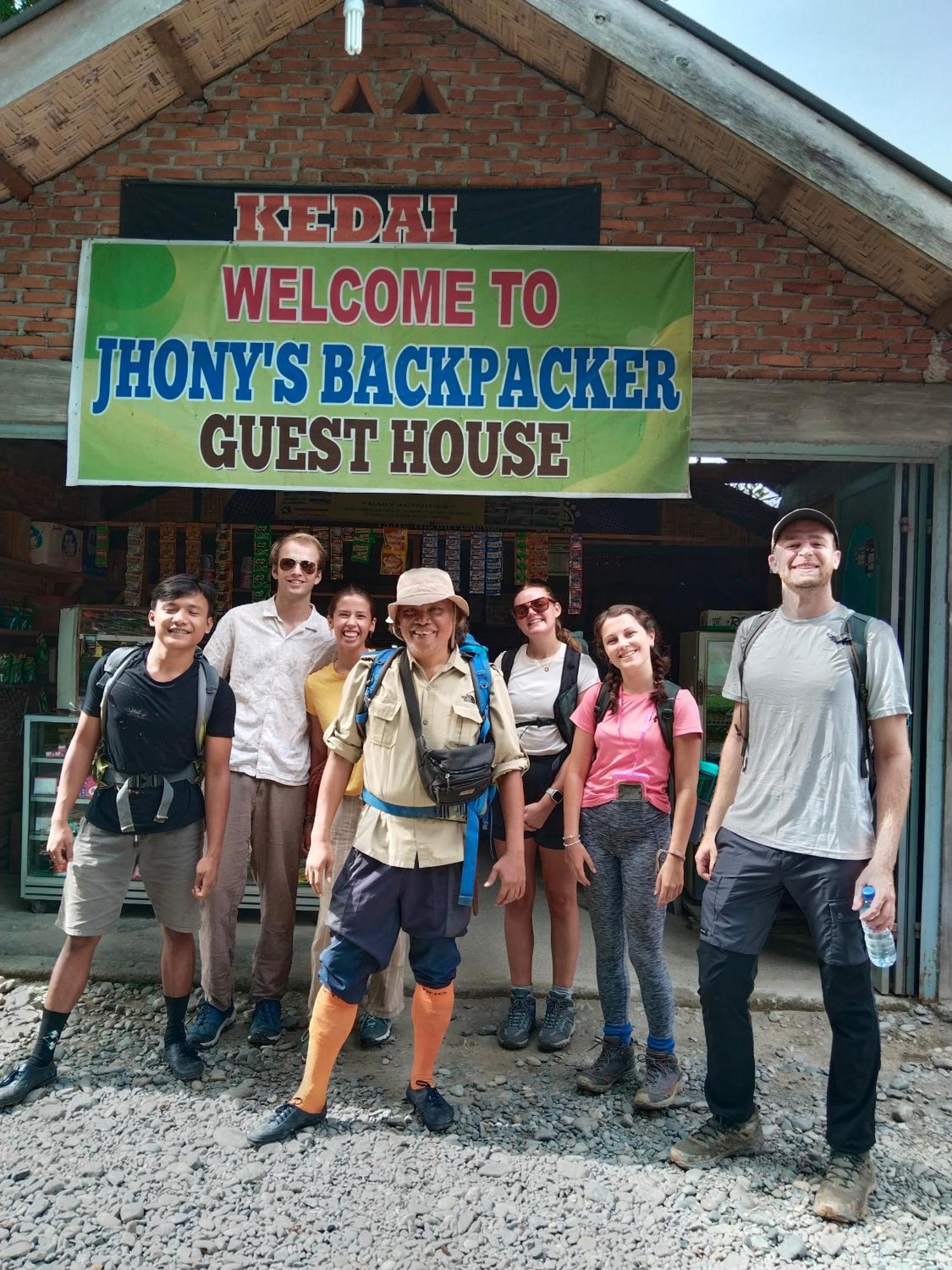 Jhony'S Backpacker-Guest House Only Stay Here Book Treking With Us Букит-Лаванг Экстерьер фото